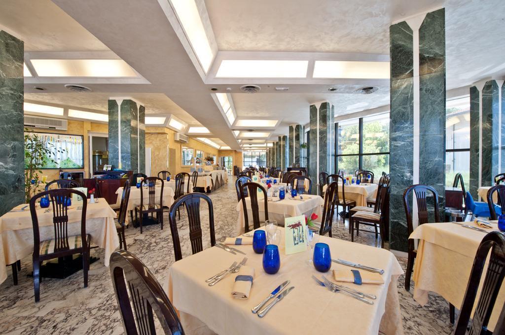 Hotel Diplomat Palace Rimini Ngoại thất bức ảnh