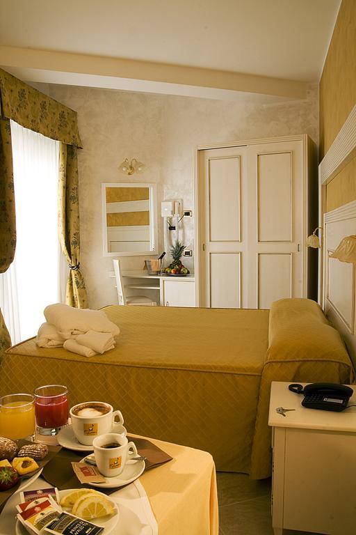 Hotel Diplomat Palace Rimini Ngoại thất bức ảnh