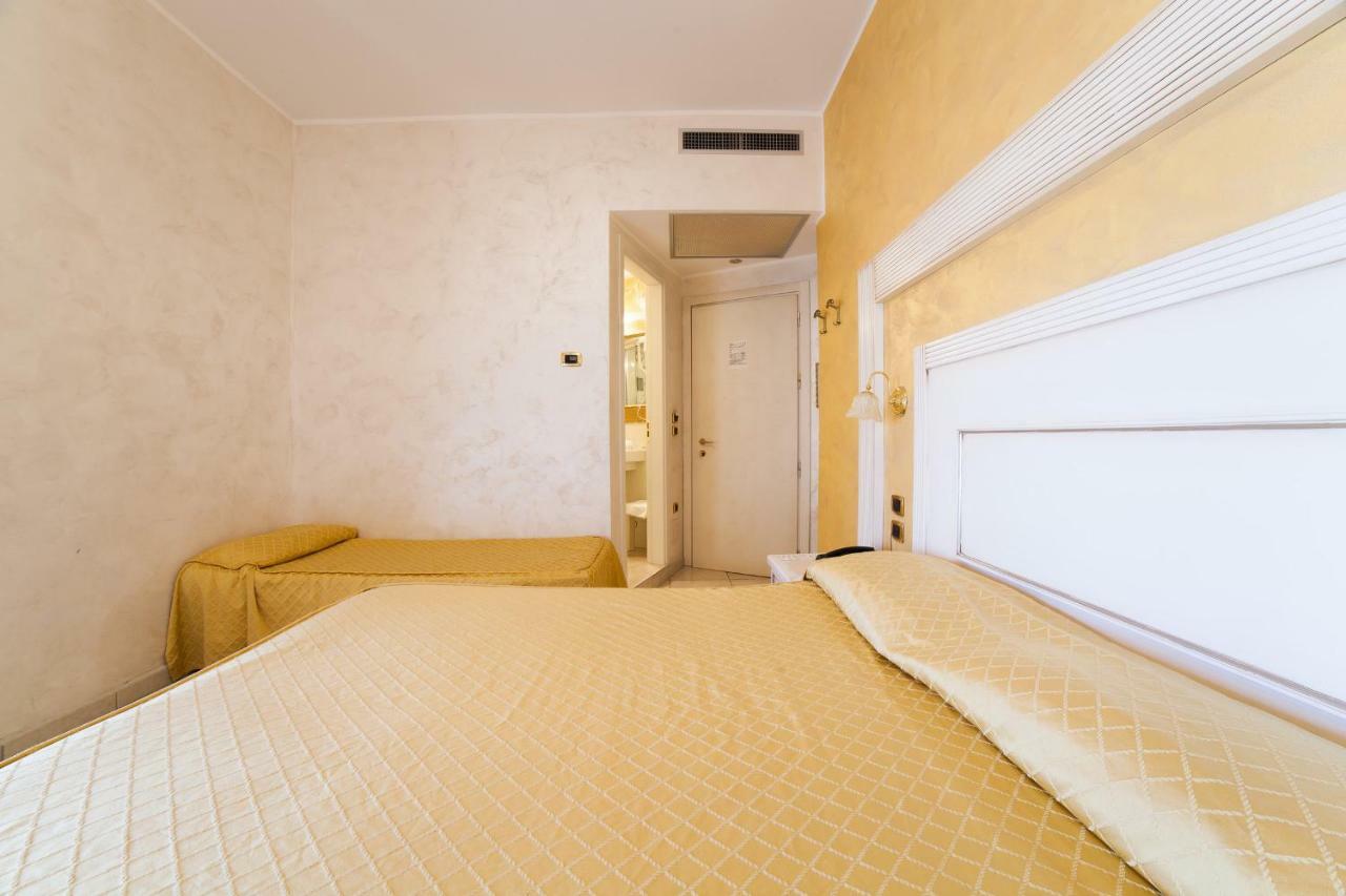 Hotel Diplomat Palace Rimini Ngoại thất bức ảnh