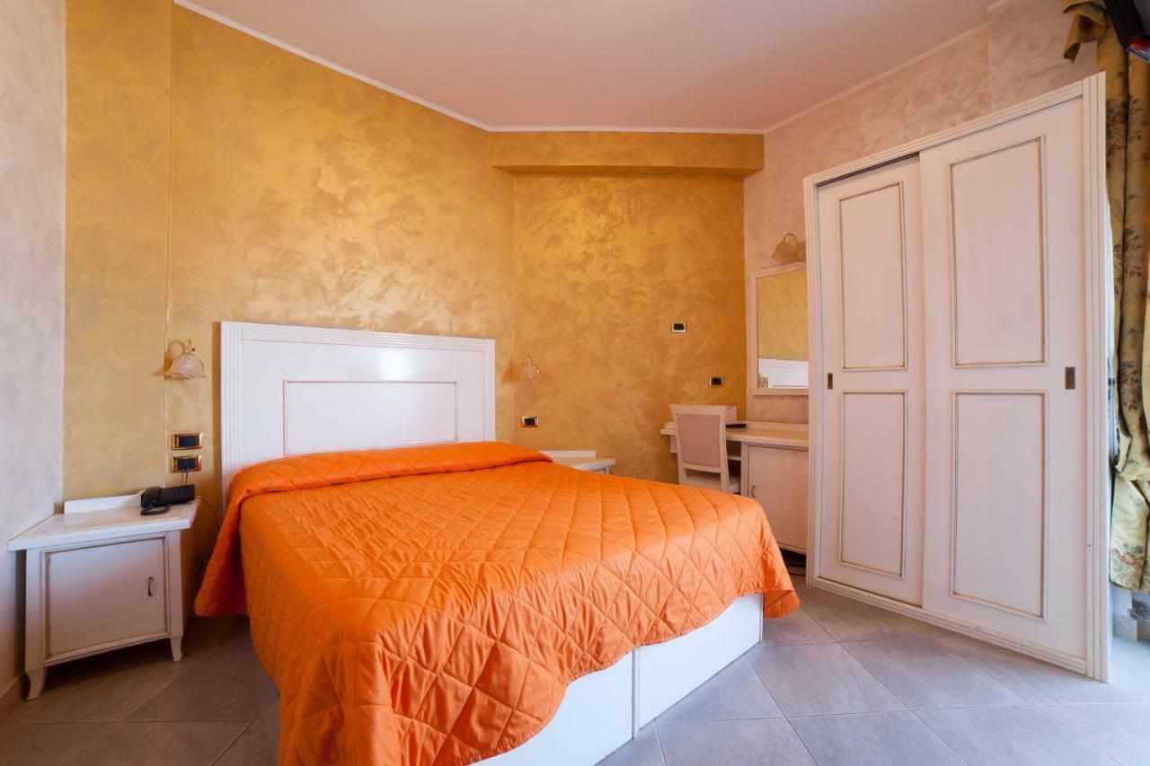 Hotel Diplomat Palace Rimini Ngoại thất bức ảnh